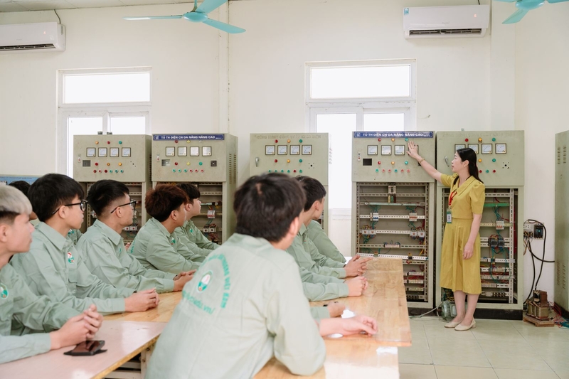 Công nghệ lỹ thuật điện, điện tử