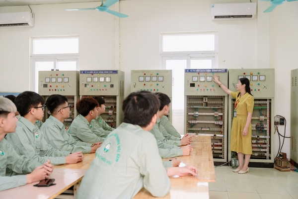 Công nghệ lỹ thuật điện, điện tử